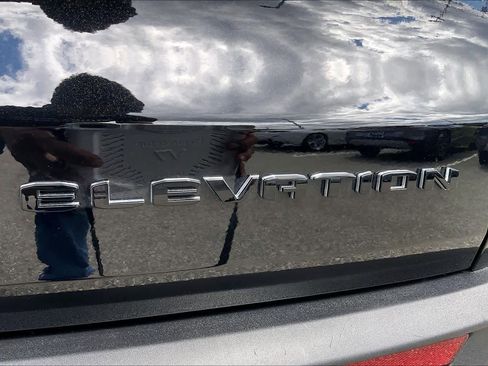 Used 2025 GMC Acadia Elevation AWD/4WD image 9