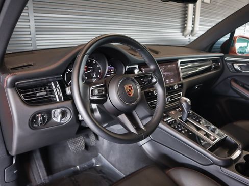 Certified 2024 Porsche Macan w/ Premium Plus Package AWD/4WD image 4