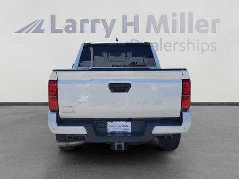 Certified 2025 Toyota Tacoma SR5 image 4