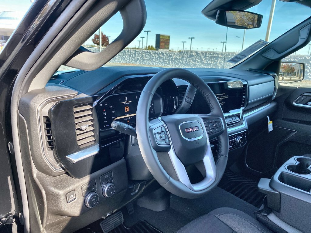 New 2026 GMC Sierra 1500 SLE w/ Preferred Package AWD/4WD image 17