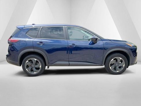 Used 2024 Nissan Rogue SV AWD/4WD image 8