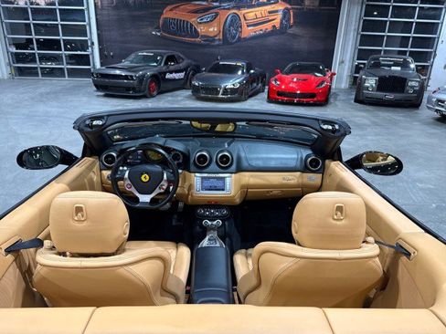 Used 2010 Ferrari California image 11