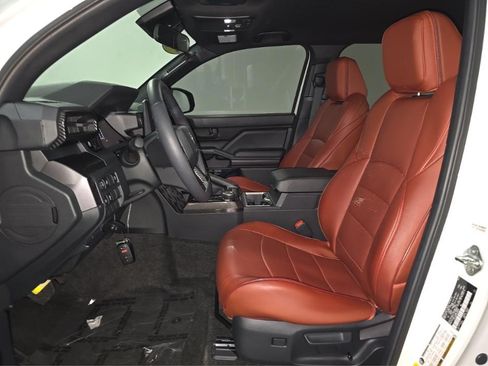 Used 2025 Toyota 4Runner SR5 AWD/4WD image 11