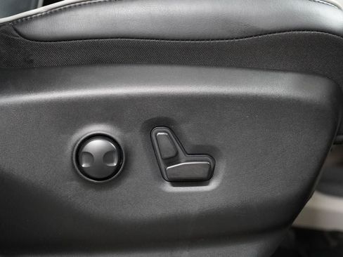 Used 2023 Chrysler Pacifica Limited FWD image 31