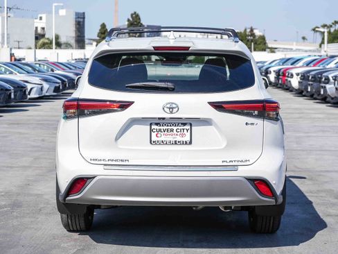 New 2026 Toyota Highlander Platinum AWD/4WD image 8