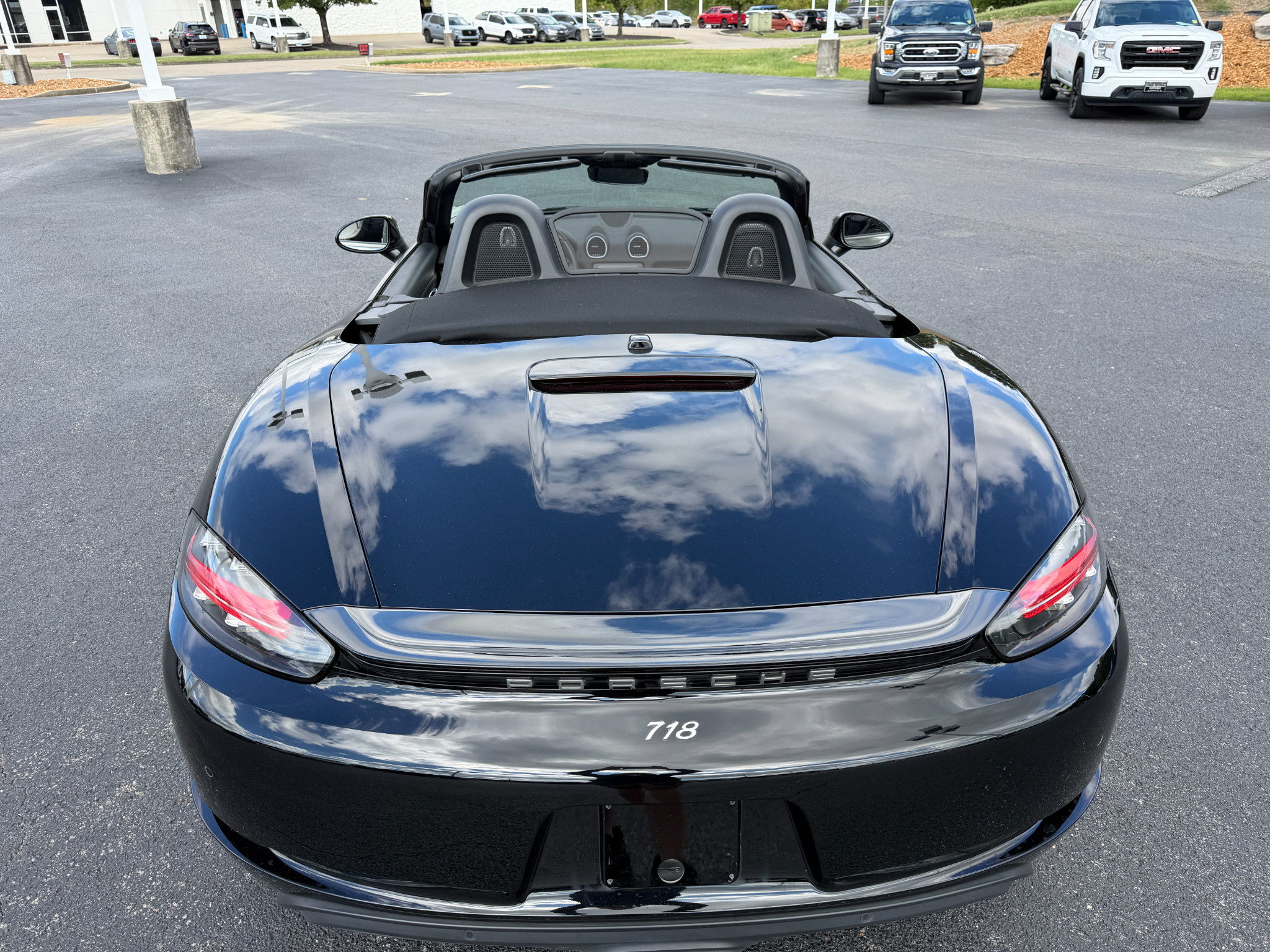 Used 2017 Porsche 718 Boxster RWD image 12