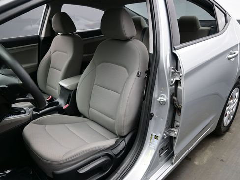 Used 2020 Hyundai Elantra SE FWD image 9