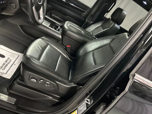 Used 2024 GMC Yukon XL Denali AWD/4WD image 12