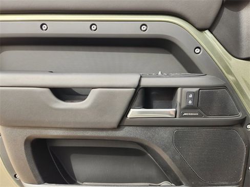 Used 2025 Land Rover Defender 110 S image 22