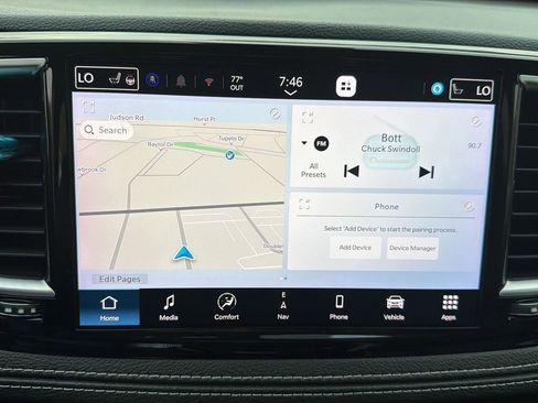 Used 2023 Chrysler Pacifica Limited image 10