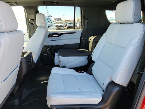 New 2026 Chevrolet Suburban Premier image 8