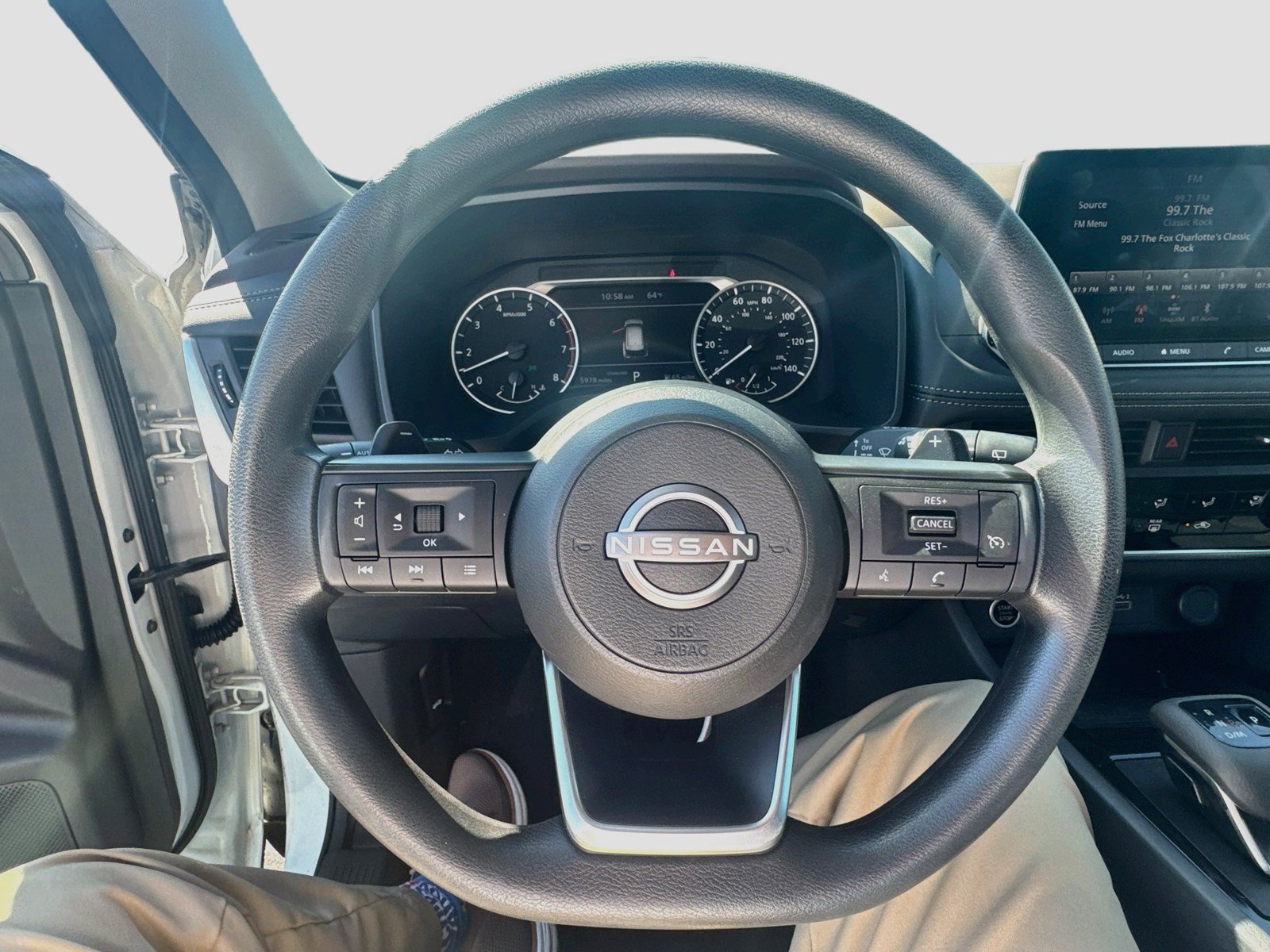 Used 2023 Nissan Rogue S FWD image 11