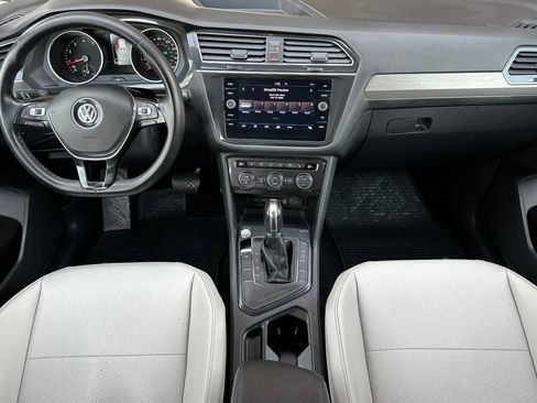 Used 2018 Volkswagen Tiguan SE image 3