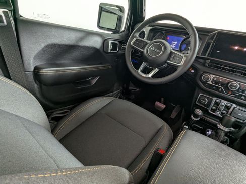 Used 2025 Jeep Wrangler Unlimited Sahara AWD/4WD image 10