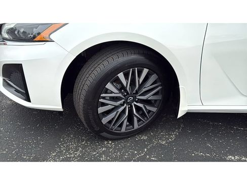 Used 2023 Nissan Altima 2.5 SV AWD/4WD image 11