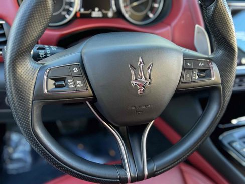 Used 2021 Maserati Levante image 42