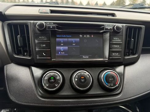 Used 2016 Toyota RAV4 LE image 7
