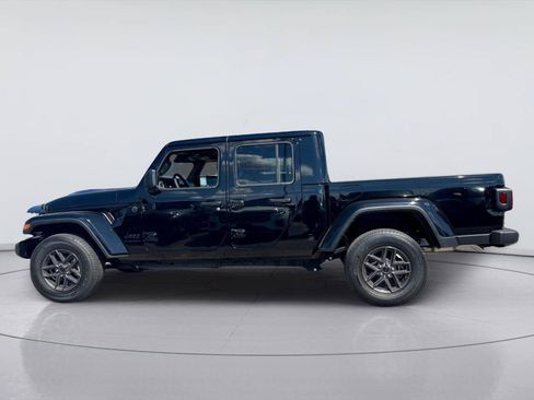 Used 2025 Jeep Gladiator Sport AWD/4WD image 4