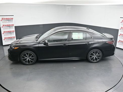 Used 2024 Toyota Camry SE FWD image 31