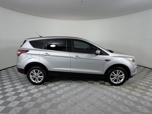 Used 2017 Ford Escape SE FWD image 4