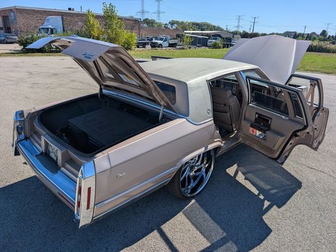 Used 1990 Cadillac Brougham image 64