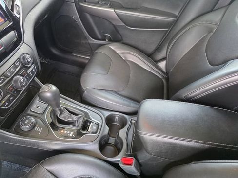 Used 2019 Jeep Cherokee Limited AWD/4WD image 29