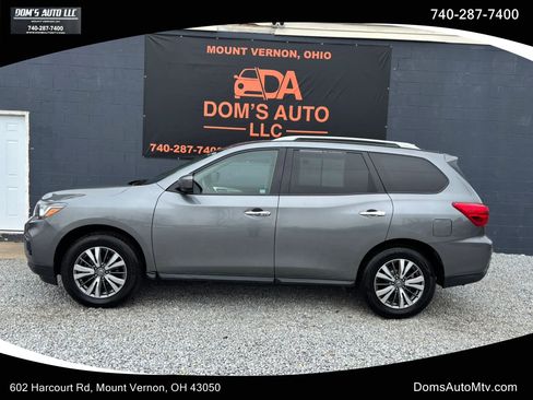 Used 2020 Nissan Pathfinder SL image 1