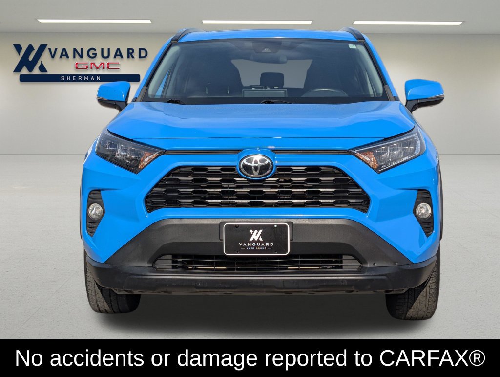 Used 2021 Toyota RAV4 XLE w/ Convenience Package FWD image 2