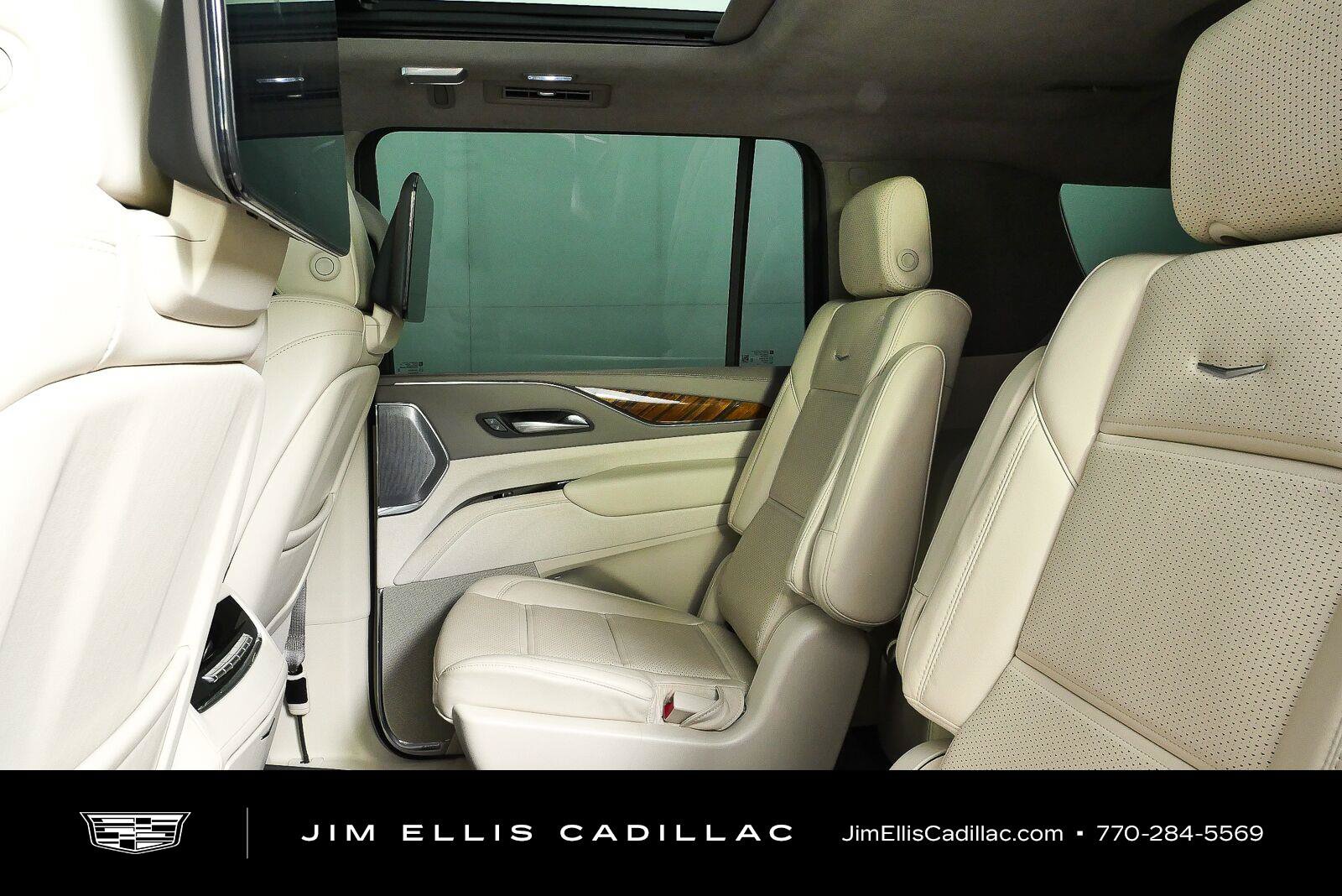 Used 2023 Cadillac Escalade ESV Sport Platinum w/ LPO, ONYX Package AWD/4WD image 19