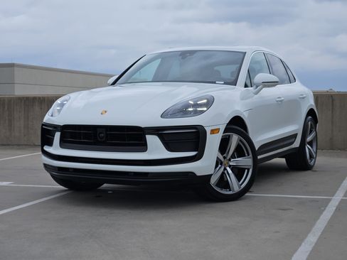 Certified 2025 Porsche Macan image 1