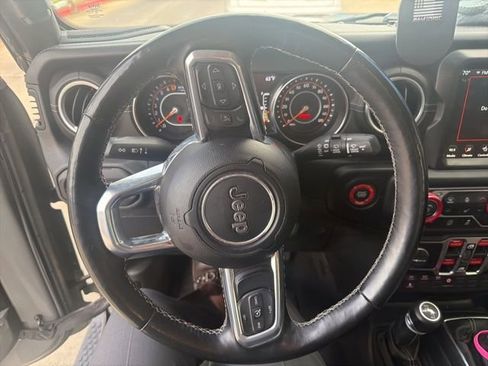 Used 2020 Jeep Wrangler Unlimited Sahara image 16