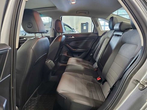 Certified 2025 Volkswagen Jetta SE image 17