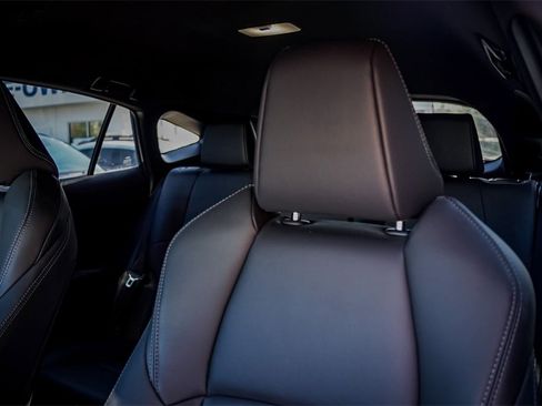 Used 2024 Toyota Venza LE image 10