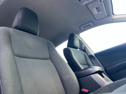 Used 2018 Toyota RAV4 LE image 17