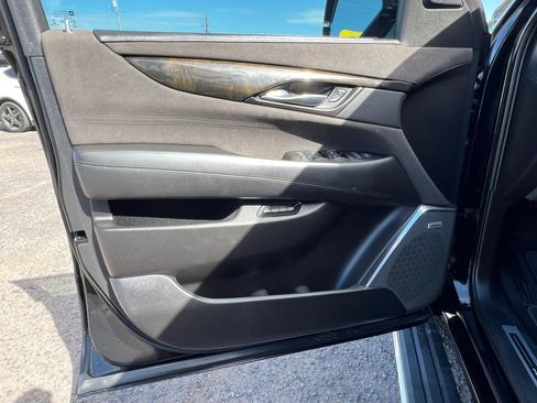 Used 2016 Cadillac Escalade Platinum AWD/4WD image 12