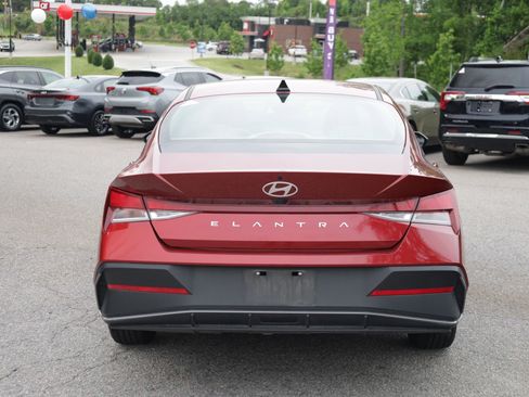 Used 2024 Hyundai Elantra SEL FWD image 4