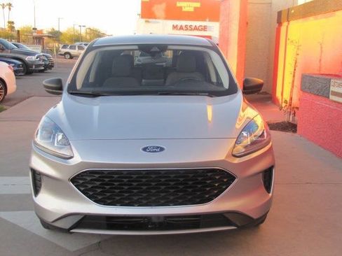 Used 2022 Ford Escape SE w/ Convenience Package FWD image 3