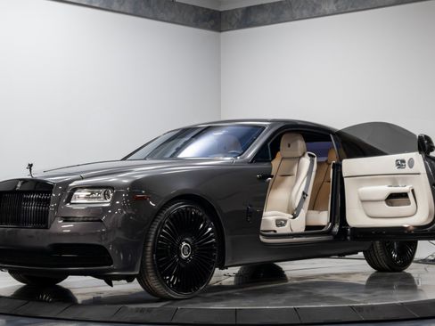 Used 2016 Rolls-Royce Wraith image 2