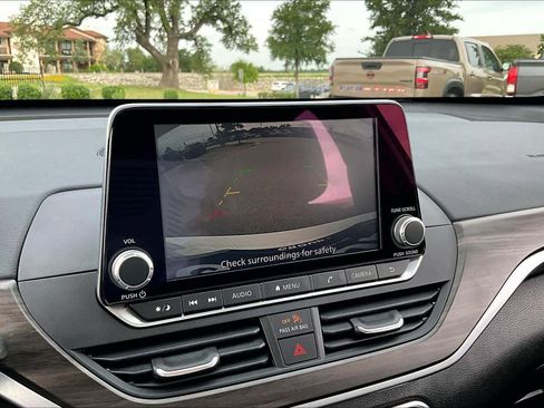 Used 2025 Nissan Altima 2.5 SV FWD image 27