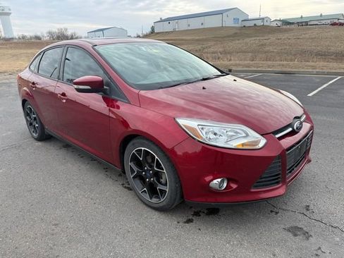 Used 2014 Ford Focus SE w/ Equipment Group 201A image 3