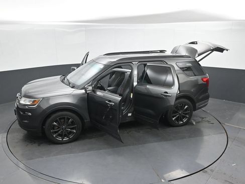 Used 2018 Ford Explorer XLT w/ Equipment Group 202A AWD/4WD image 44
