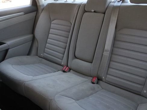 Used 2017 Ford Fusion SE w/ Fusion SE Technology Package image 21