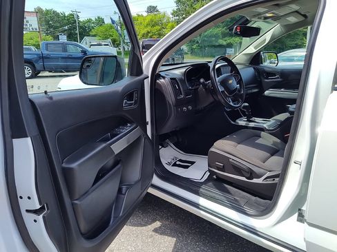 Used 2019 Chevrolet Colorado LT AWD/4WD image 12