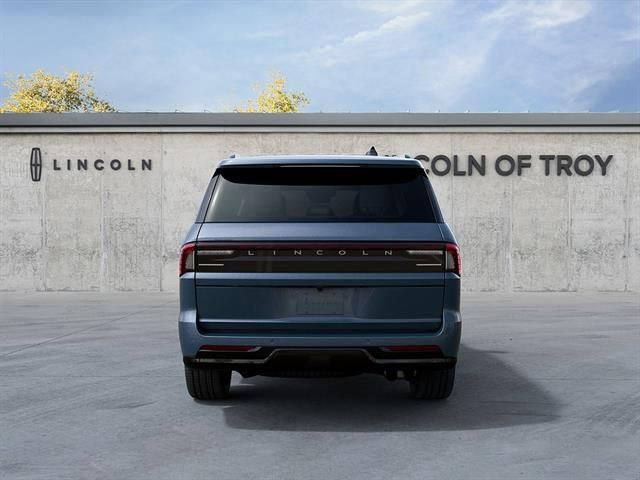 New 2027 Lincoln Navigator Reserve w/ Jet Appearance Package AWD/4WD image 7