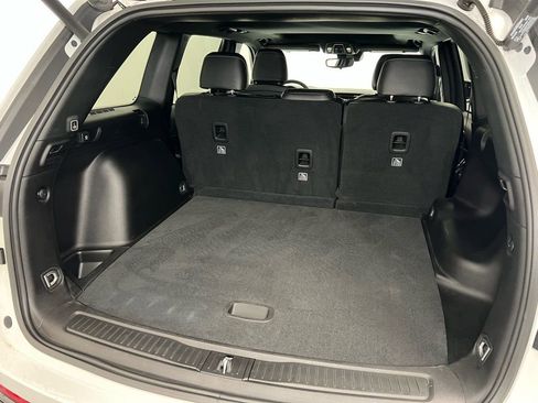 Used 2024 Jeep Grand Cherokee Altitude image 7