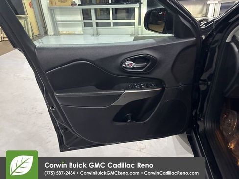 Used 2019 Jeep Cherokee Latitude Plus image 10