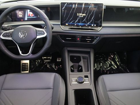 New 2026 Volkswagen Tiguan SE R-Line FWD image 25