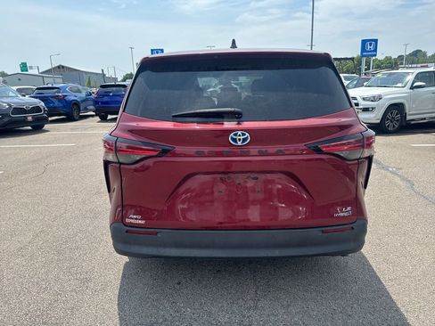 Used 2021 Toyota Sienna LE AWD/4WD image 6
