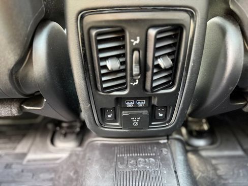 Used 2019 Jeep Grand Cherokee High Altitude AWD/4WD image 30