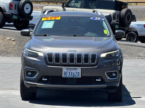 Used 2019 Jeep Cherokee Overland w/ Technology Group AWD/4WD image 9